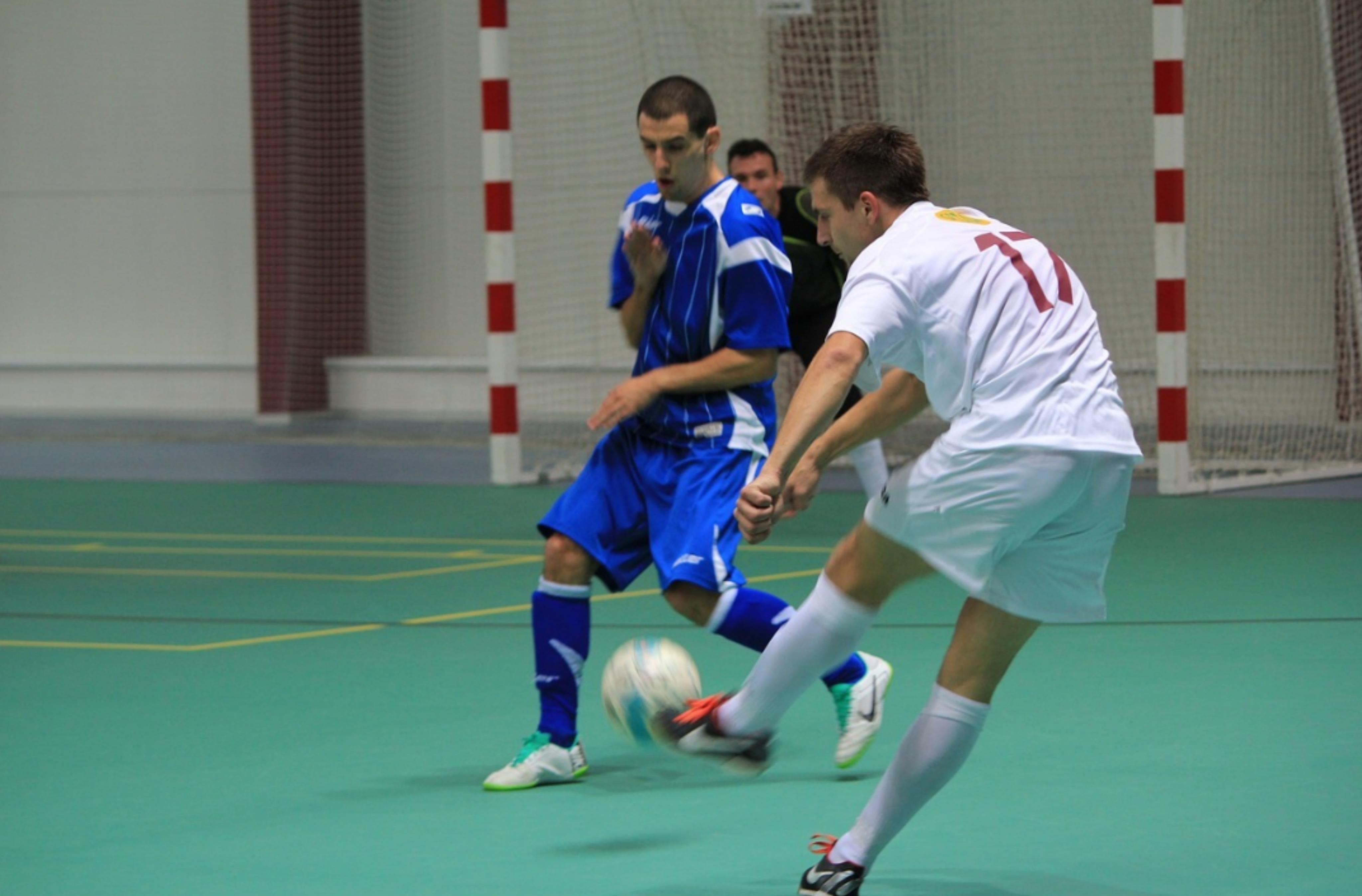 Ilustrasi lapangan futsal yang sedang digunakan bertanding futsal. (Pixabay)