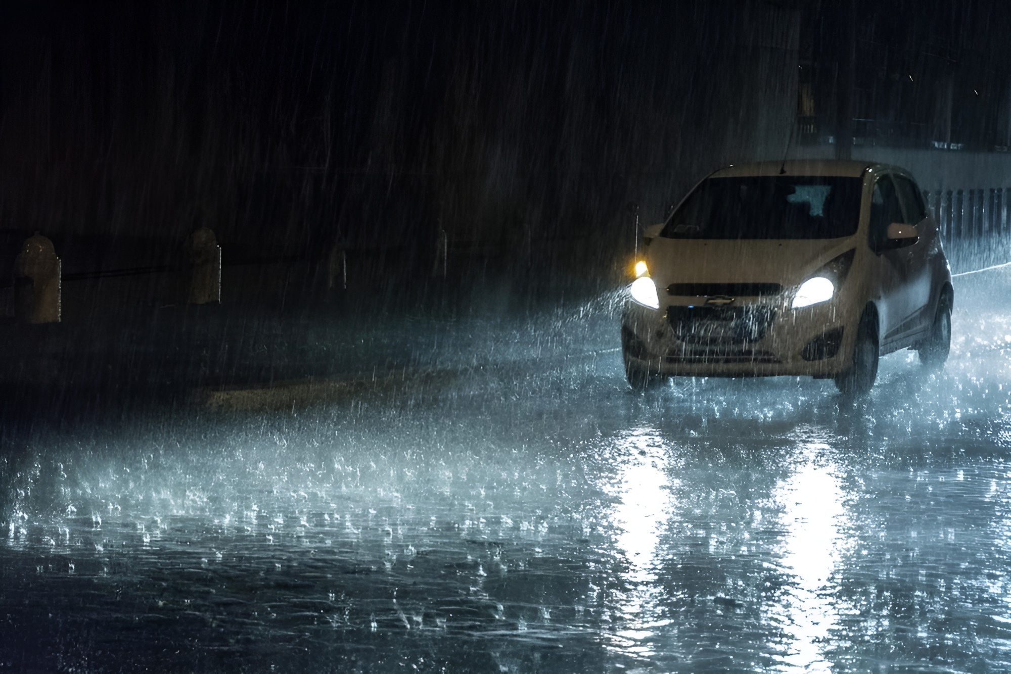 Ilustrasi berkendara saat hujan