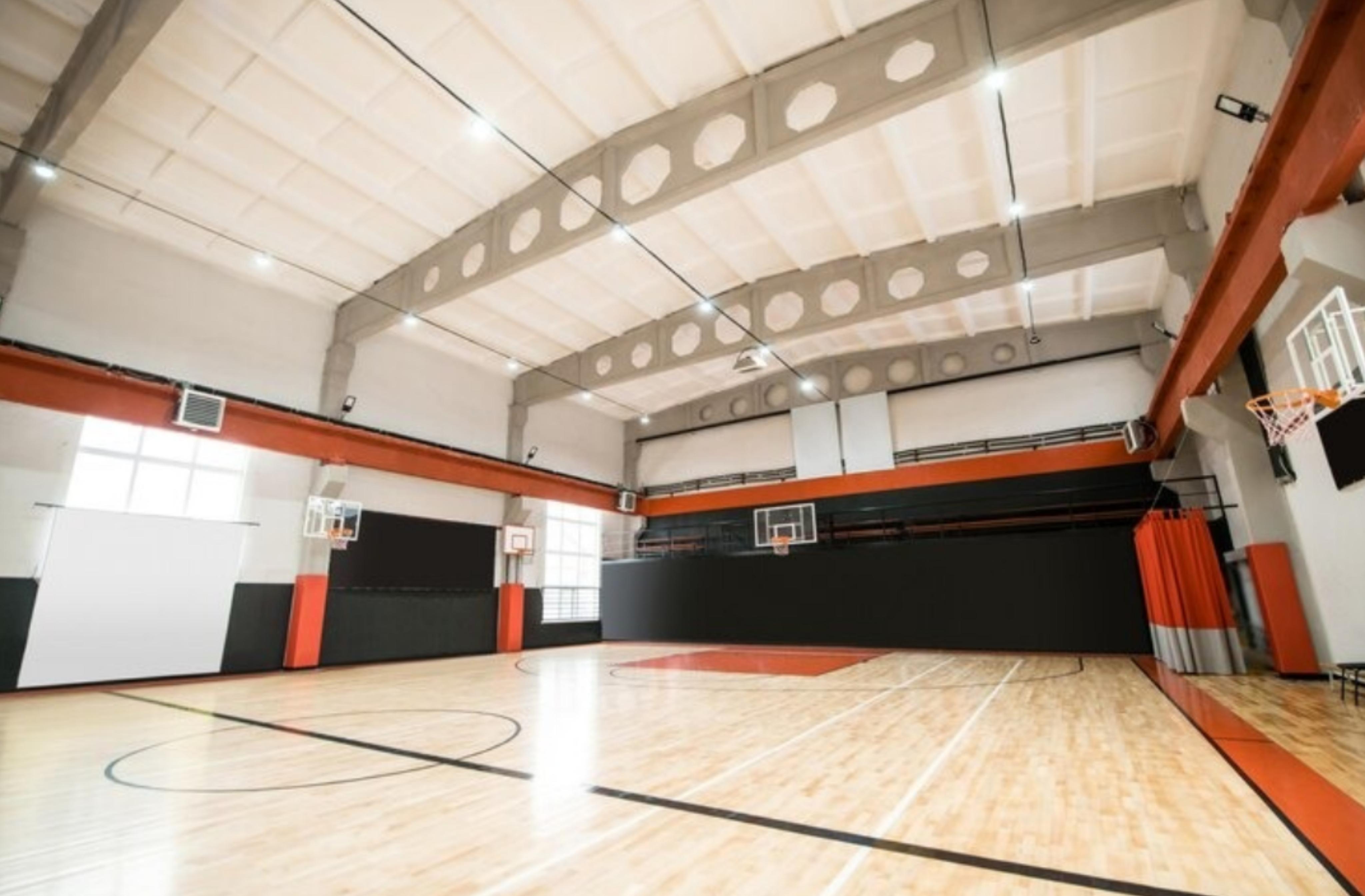 Ilustrasi lapangan basket. (Freepik)