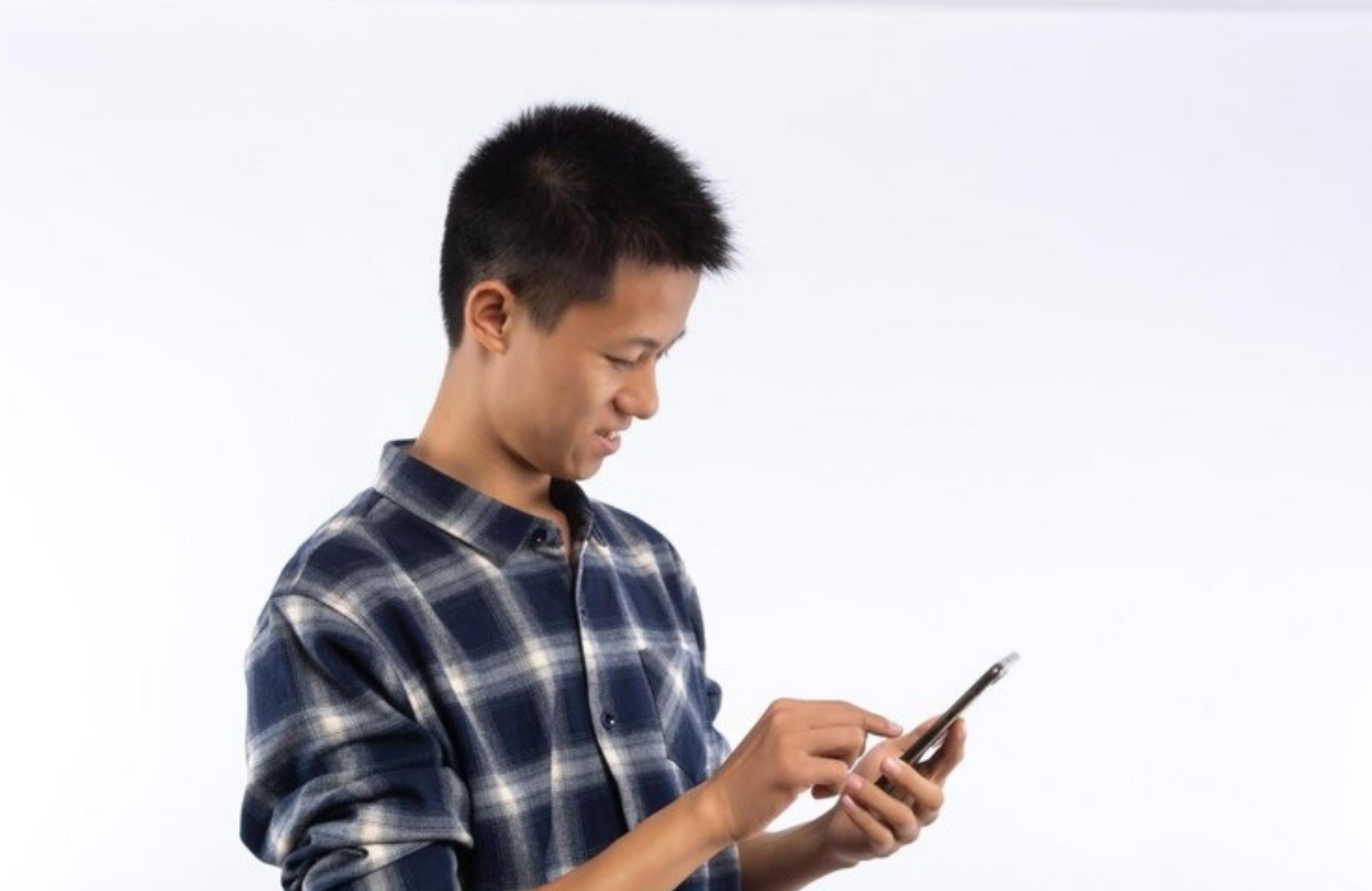 Ilustrasi penggunaan handphone