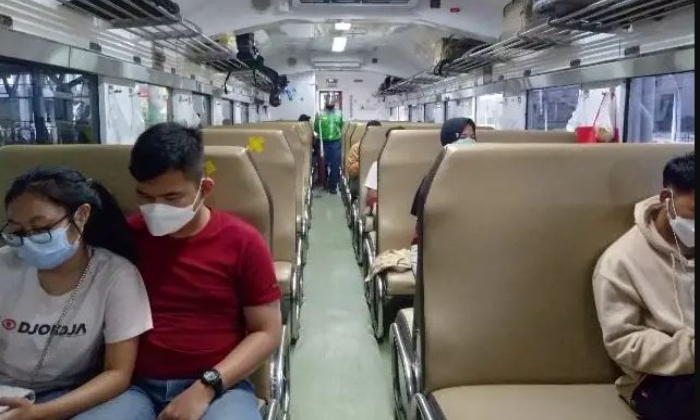 Kursi kereta ekonomi