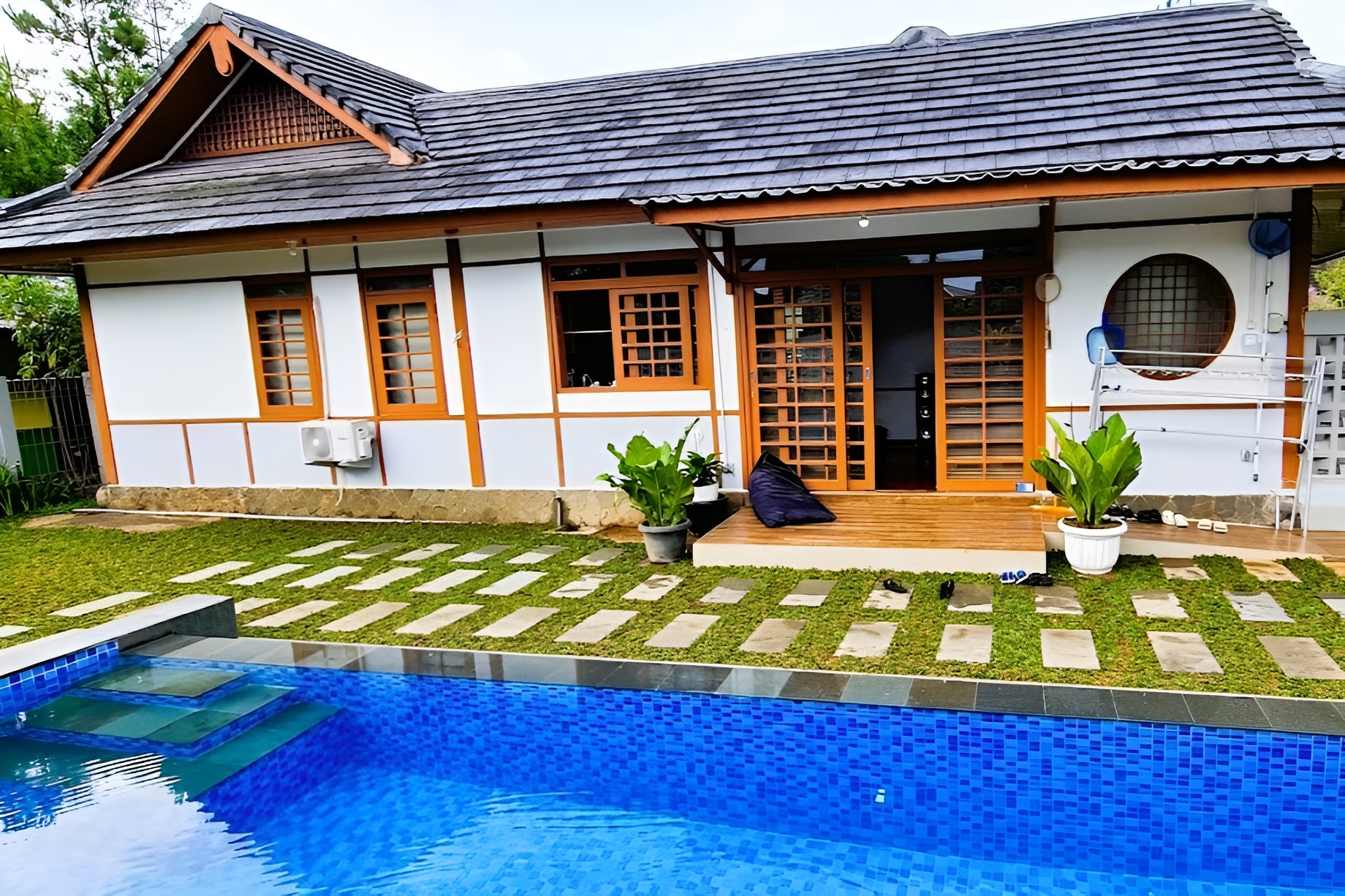 Villa SF Homey Yokohama dengan desain arsitektur yang terinspirasi dari rumah tradisional di Jepang. (Google Maps)