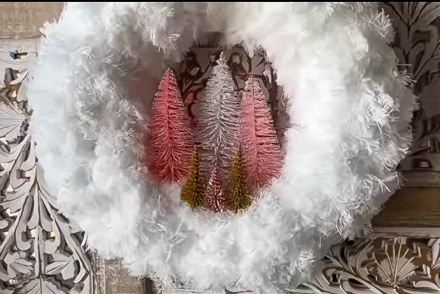 Karangan bunga khas musim dingin atau winter wreath