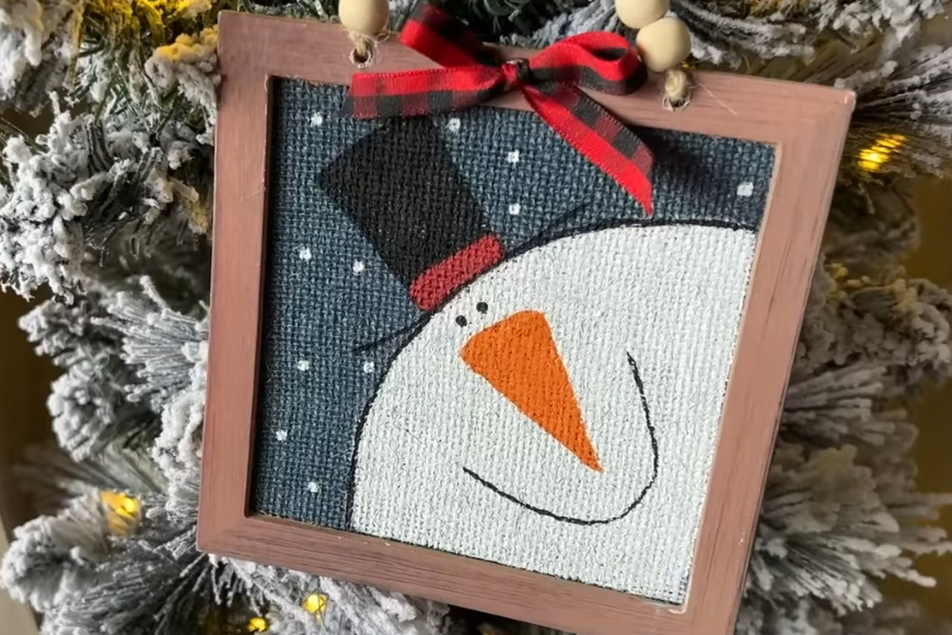 Hiasan pohon Natal dari kain jeans bekas