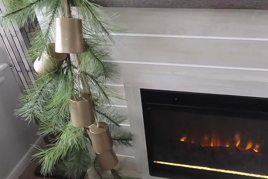 Bel emas dari cup plastik