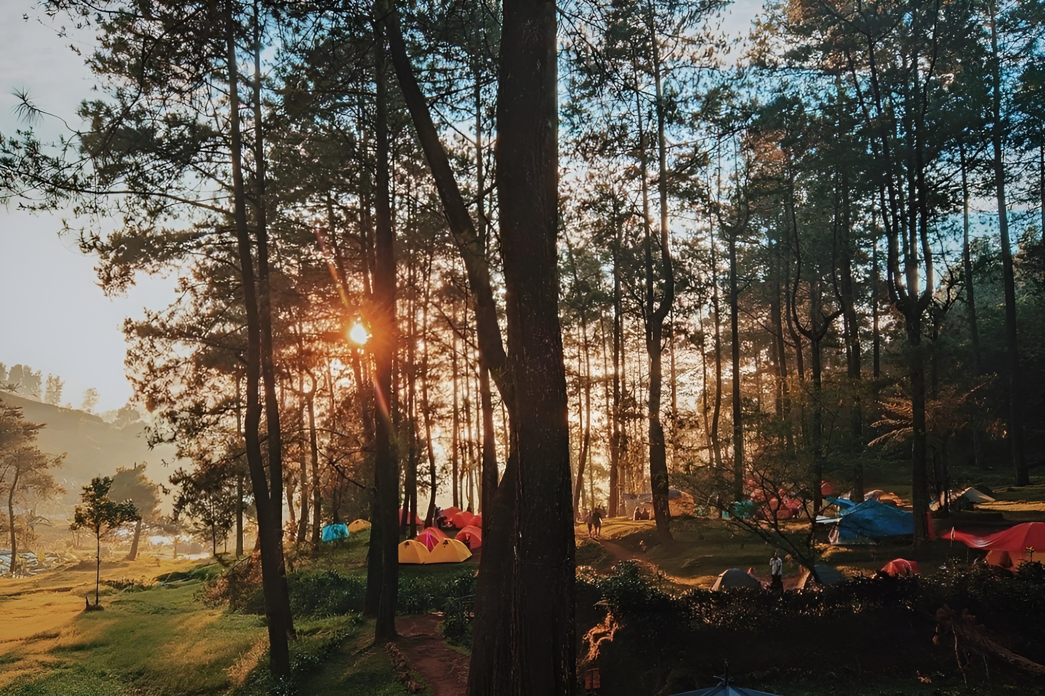 Pemandangan camping ground di Lembah Pasir Sumbul