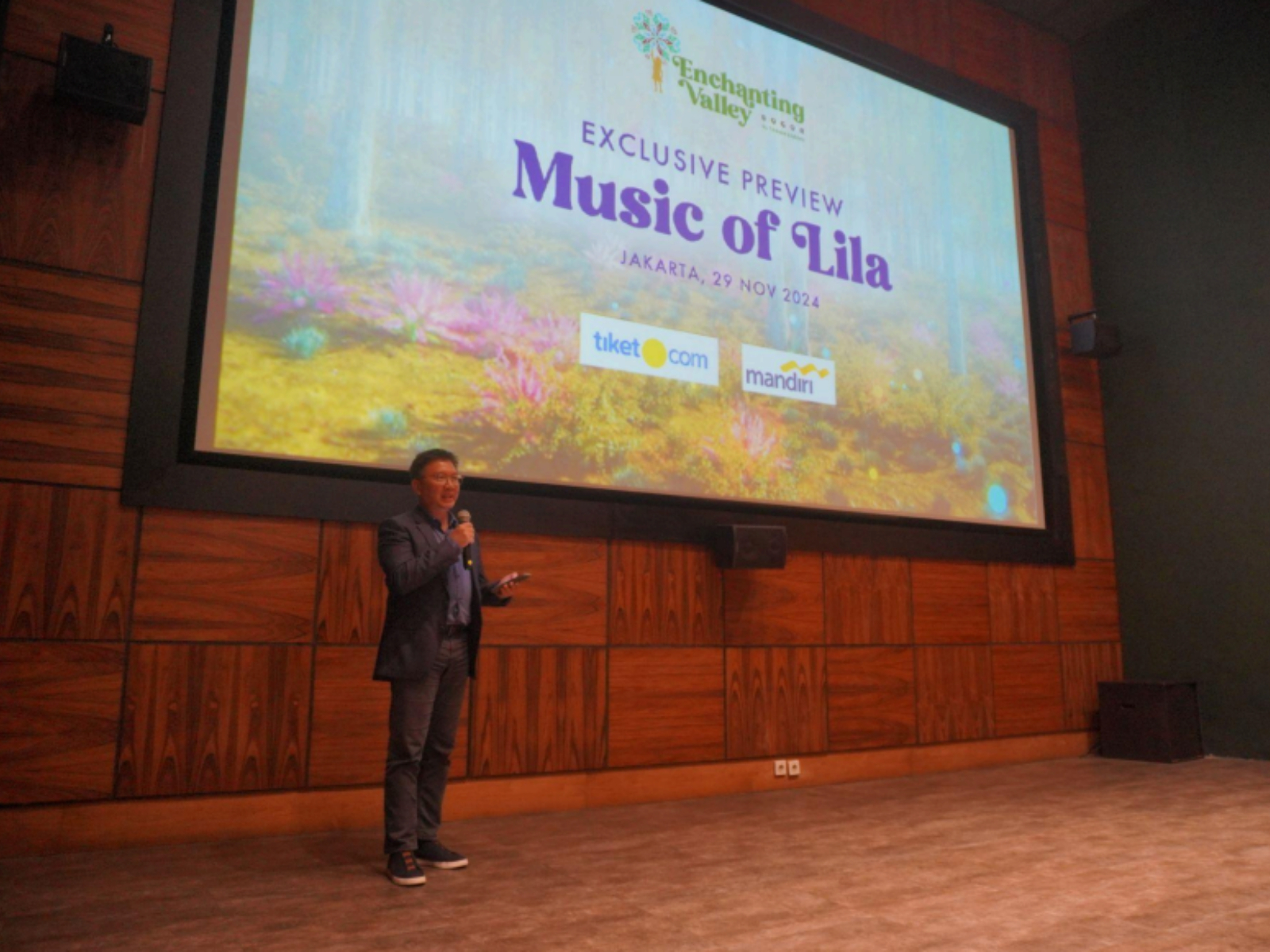 Taman Safari Indonesia menggelar exclusive preview Music of LILA: LILA, sebuah pertunjukan teater seni yang menjadi salah satu daya tarik dari taman rekreasi terbaru, Enchanting Valley.
