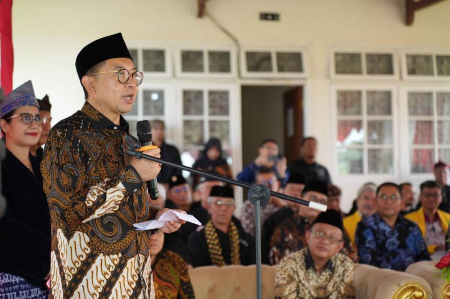 Menteri Kebudayaan Fadli Zon hadir dalam Kaul Penetapan Tradisi Pencak Silat sebagai Warisan Budaya Takbenda UNESCO di Padepokan Pencak Silat Pakubumi, Kabupaten Bogor, Kamis (12/12/2024). (ANTARA)