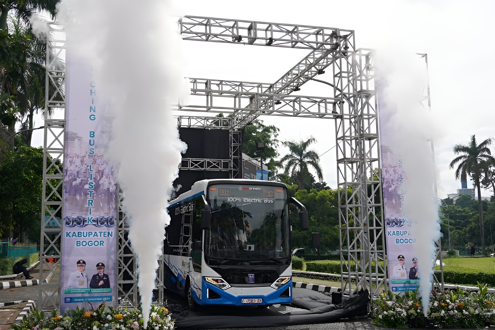 Bus listrik gratis resmi mengaspal di Kabupaten Bogor, Selasa (17/12). (Radar Bogor)