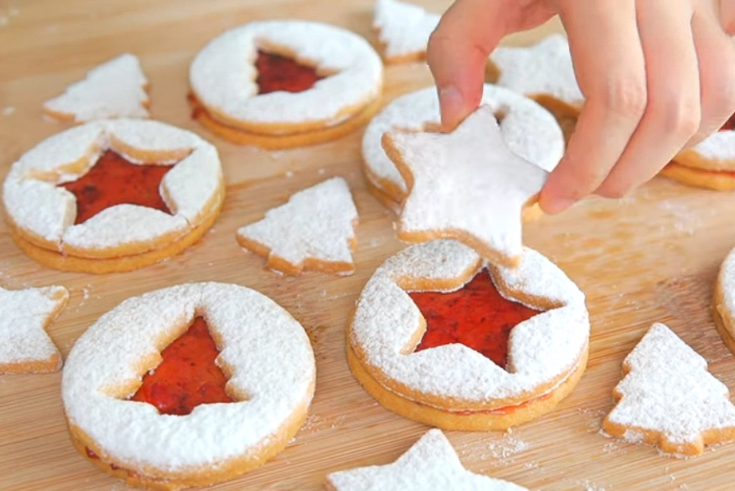 Sajian Linzer Cookies. (YouTube Luvita Ho)