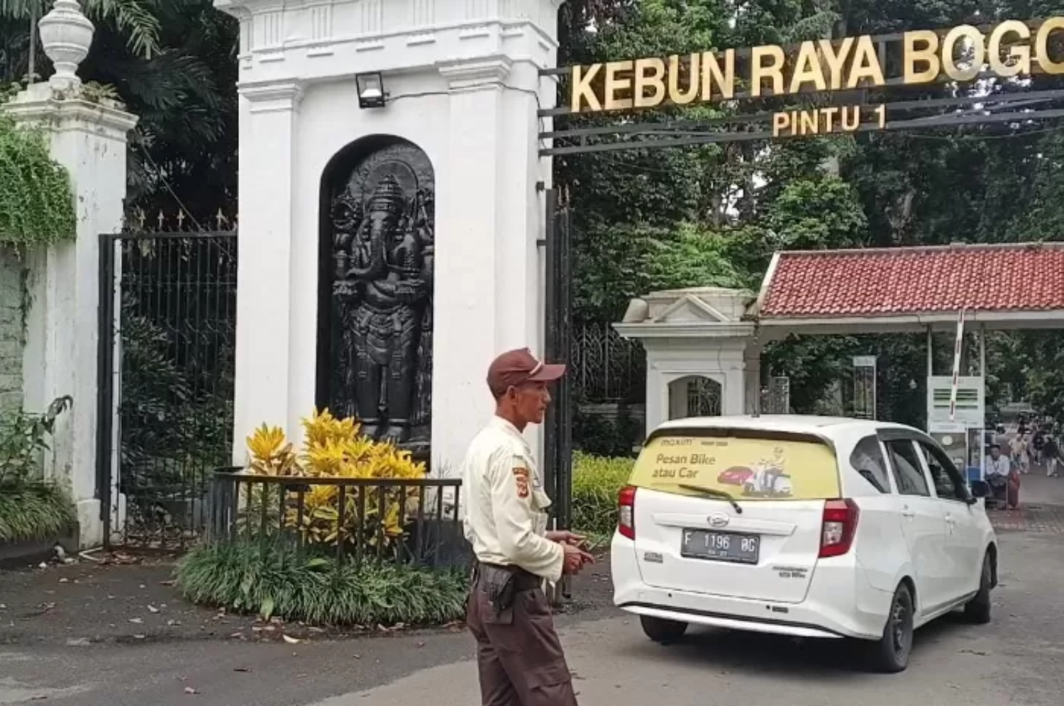 Salah satu satpam yang jadi korban pemukulan di Kebun Raya Bogor pada Minggu (15/12). (Fikri/Radar Bogor)