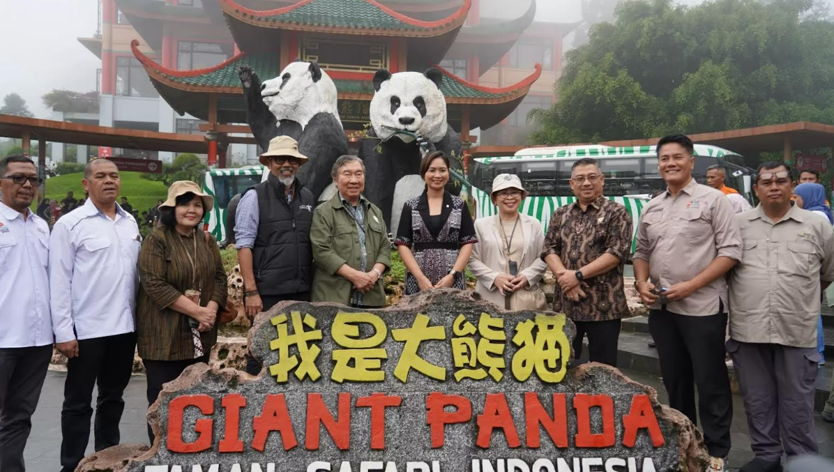 Wakil Menteri Pariwisata Ni Luh Puspa bersama jajaran Pemkab Bogor saat inspeksi ke Taman Safari Bogor.