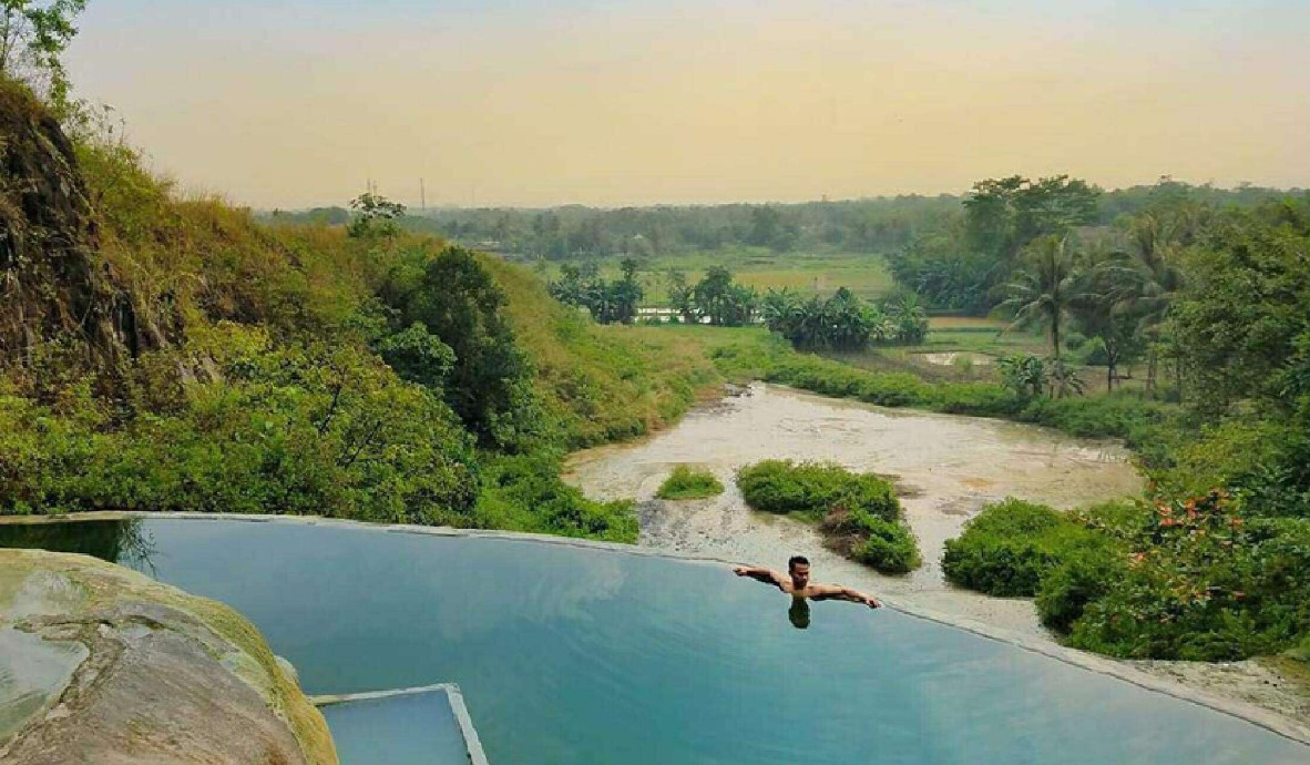 Pemandian air panas Ciparay