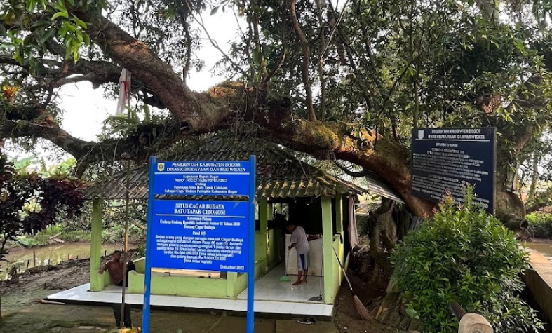 Batu Tapak Gunung Sindur