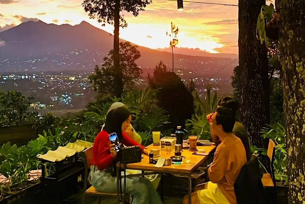 Pemandangan gunung di Pasir Angin PAS