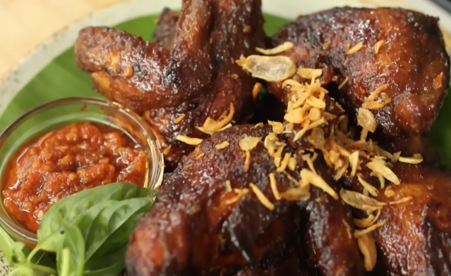 Sajian Ayam Bakar Kecap. (YouTube Devina Hermawan)