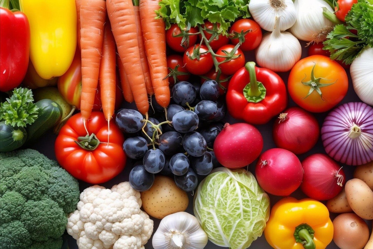 Ilustrasi konsep eat your rainbow untuk membiasakan makan sehat