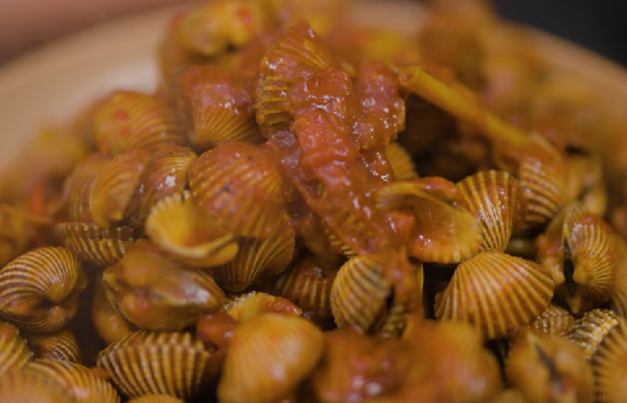 Resep kerang saus padang yang lezat. (Dok. YouTube Willgoz Kitchen)