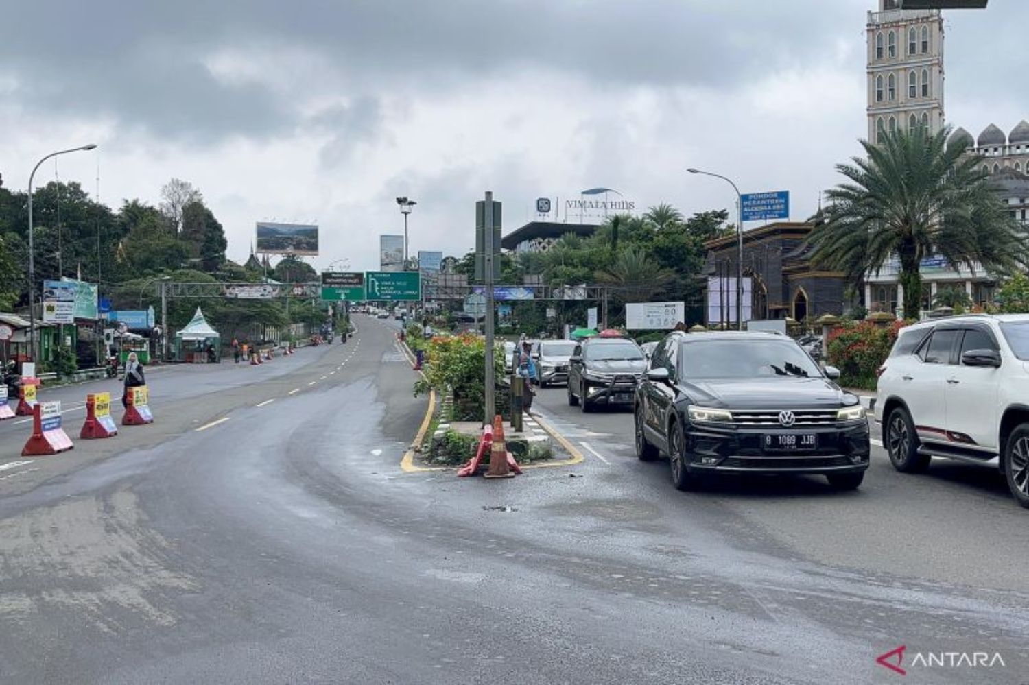 Lalu lintas di Simpang Gadog Ciawi, Kabupaten Bogor terlihat lengang, Rabu (29/1/2025). (ANTARA/M Fikri Setiawan)