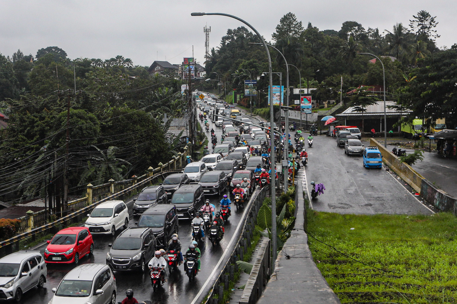 Kepadatan Lalu Lintas di jalur wisata Puncak Bogor, Selasa (28/1). Selama libur panjang Isra Mi