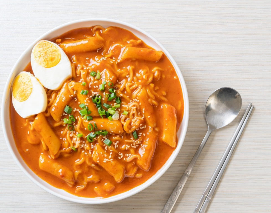 Ilustrasi creamy rose udon