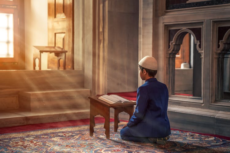 Ilustrasi muslim berdoa. (Dok. Pexels/Abdullah)