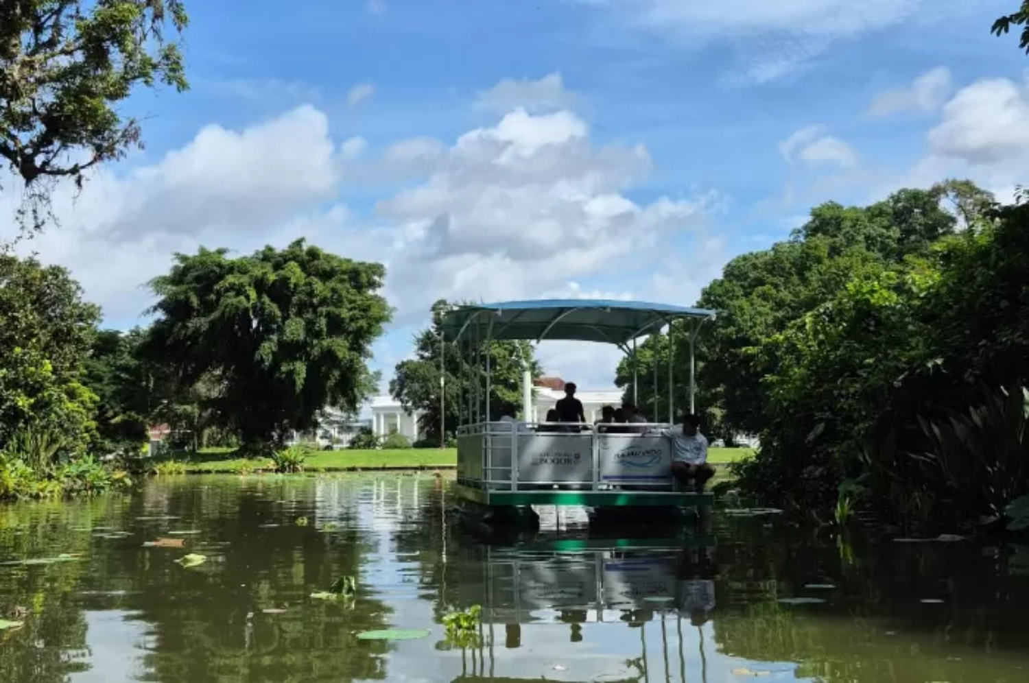 Wahana baru Perahu Cinta Raffles di Kebun Raya Bogor. (Kebun Raya Bogor)