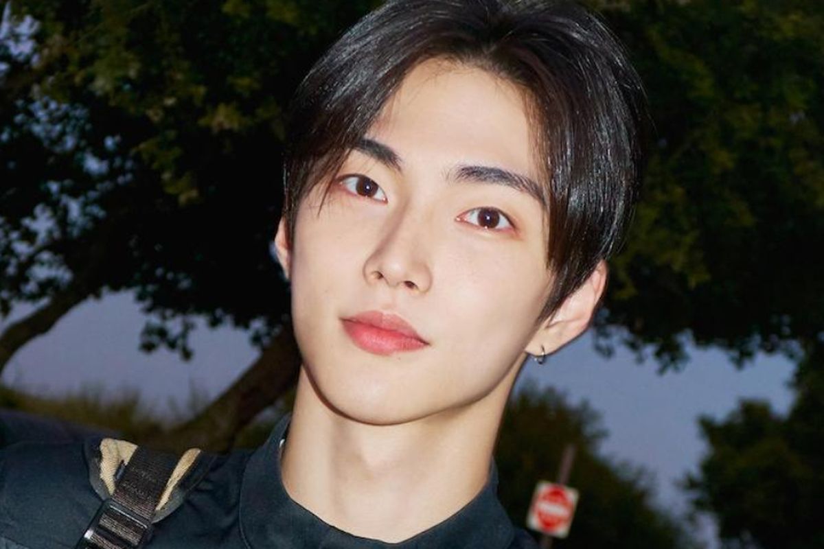 Seunghan eks RIIZE menunjukkan langkah awalnya sebagai solois dengan mengikuti dance challenge. (Dok. Soompi)