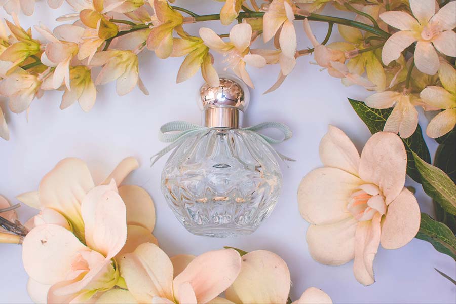 Ilustrasi parfum asal Jepang dengan wangi bunga. (Unsplash)