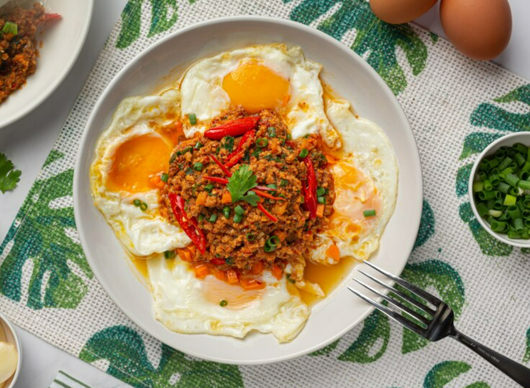 Ilustrasi telur ceplok sambal bajak