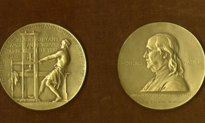 Medali pulitzer prize, hadiah untuk kategori pelayanan publik. (pinterest.com)