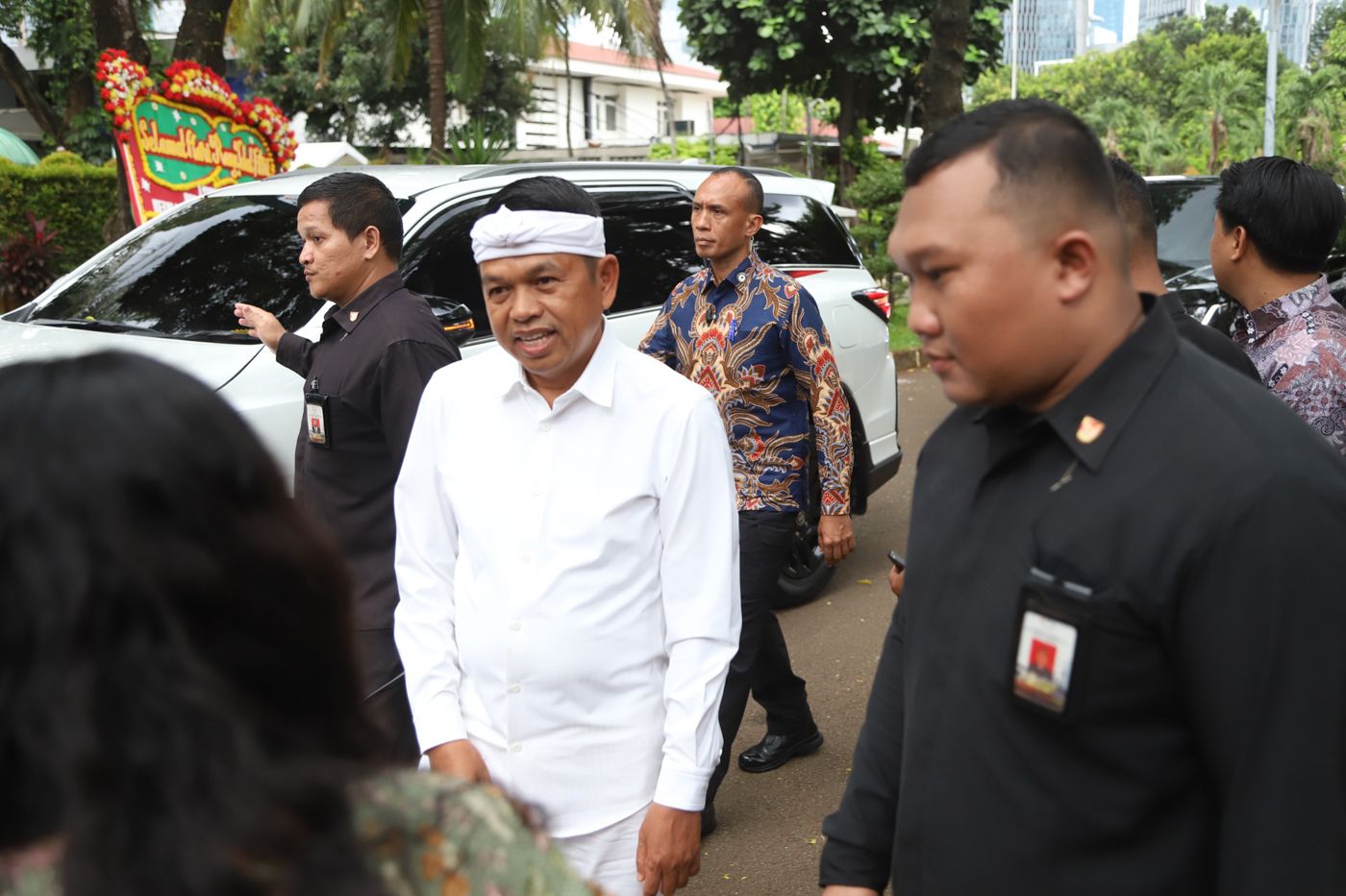 Gubernur Jawa Barat Dedi Mulyadi saat hadir pada open house atau gelar griya di rumah dinas, Kompleks Widya Chandra, Jakarta, Rabu (2/4/2025). (Dery Ridwansah/ JawaPos.com)