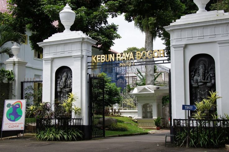 Gerbang masuk Kebun Raya Bogor (Dok. Pinterest)