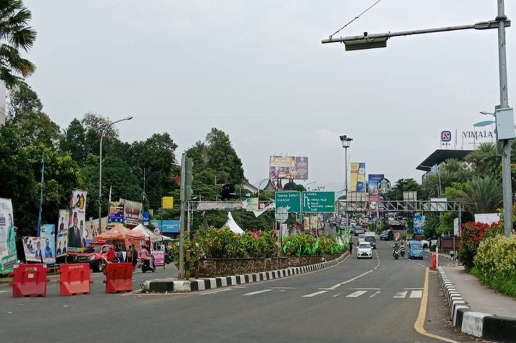 Suasana jalan di daerah Megamendung saat ini menuju Puncak. (pinterest.com)