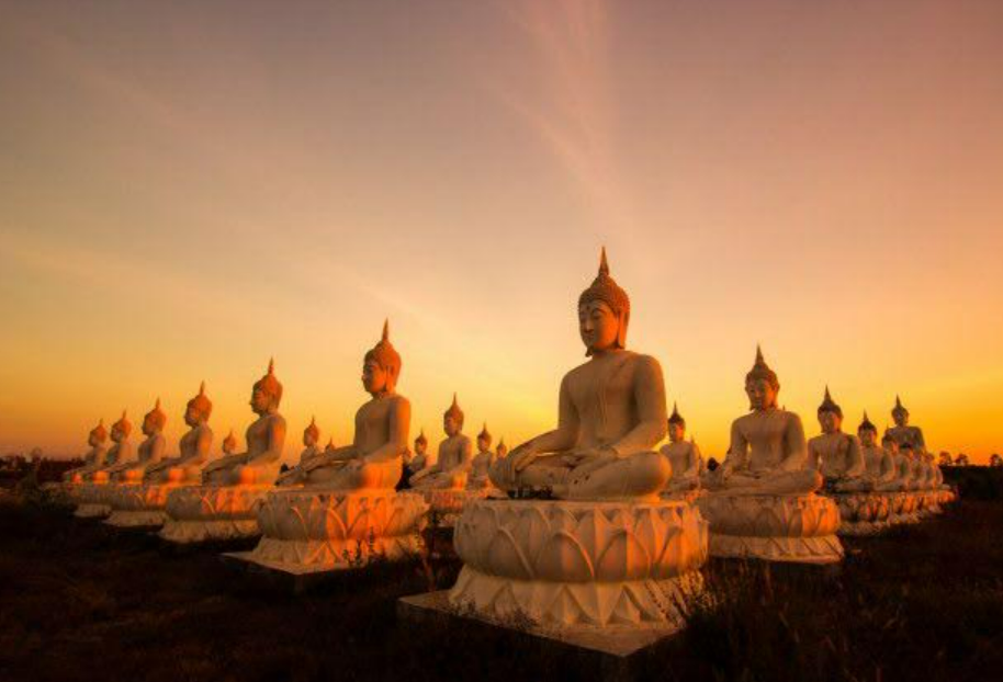 Patung-patung Buddha di kuil Thailand (Dok. Pinterest)