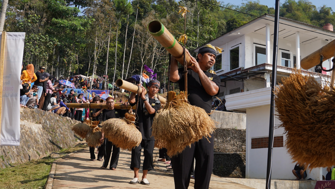 Tradisi Seren Taun (Dok. kemenparekraf.go.id)