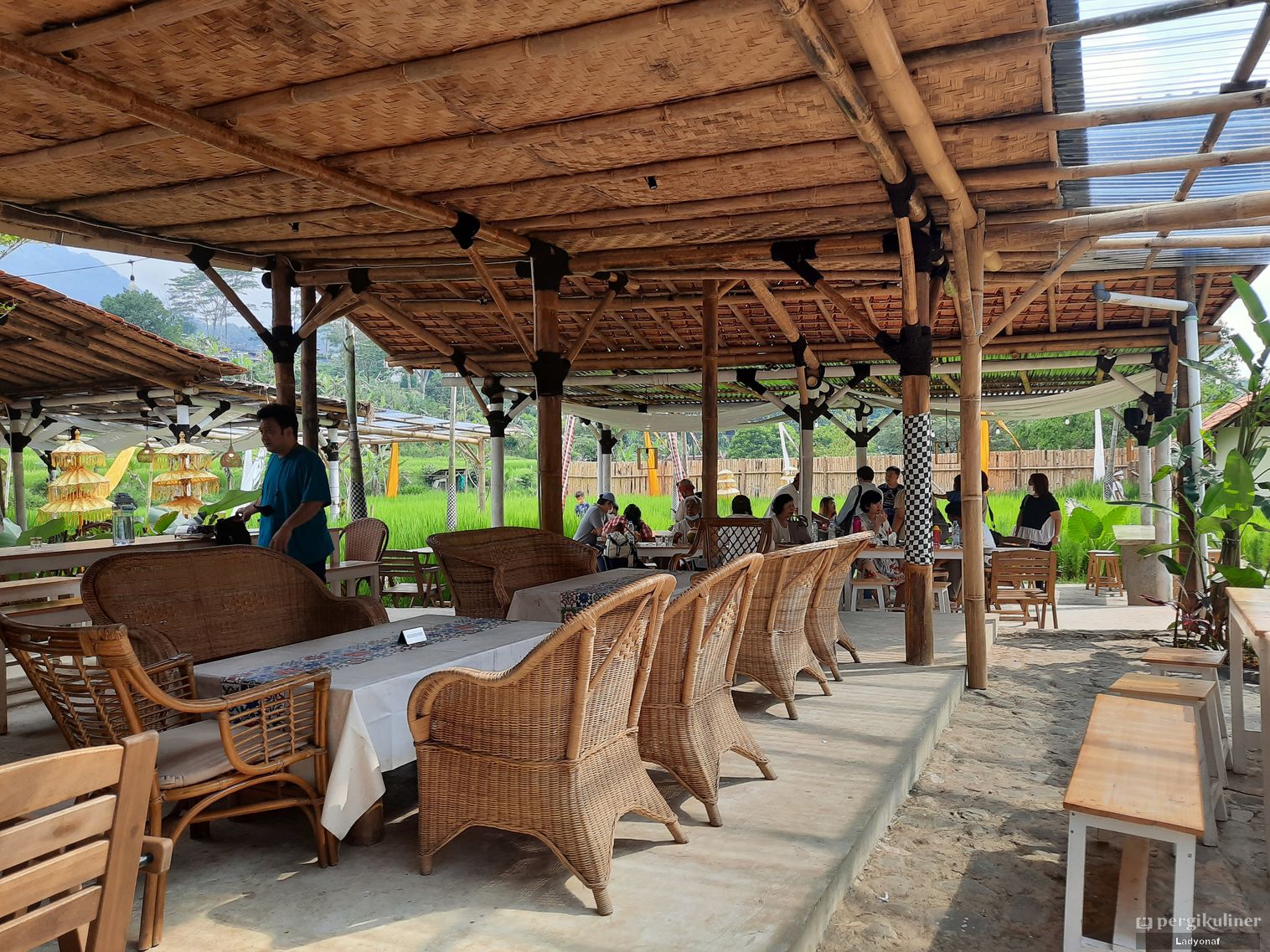 Suasana restoran D