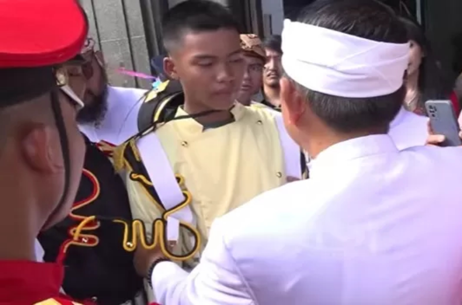 Siswa yatim piatu asal Bogor diangkat menjadi anak oleh Gubernur Jawa Barat Dedi Mulyadi (Kanal Youtube Kang Dedi Mulyadi Channel)