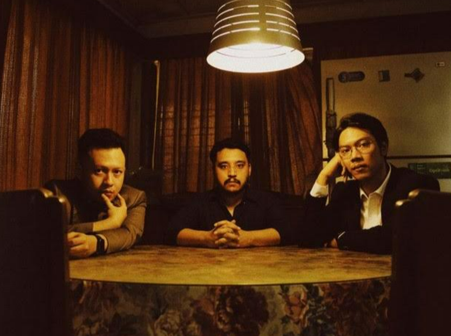 Band Perunggu di sampul album Memorandum (Dok. Pinterest)