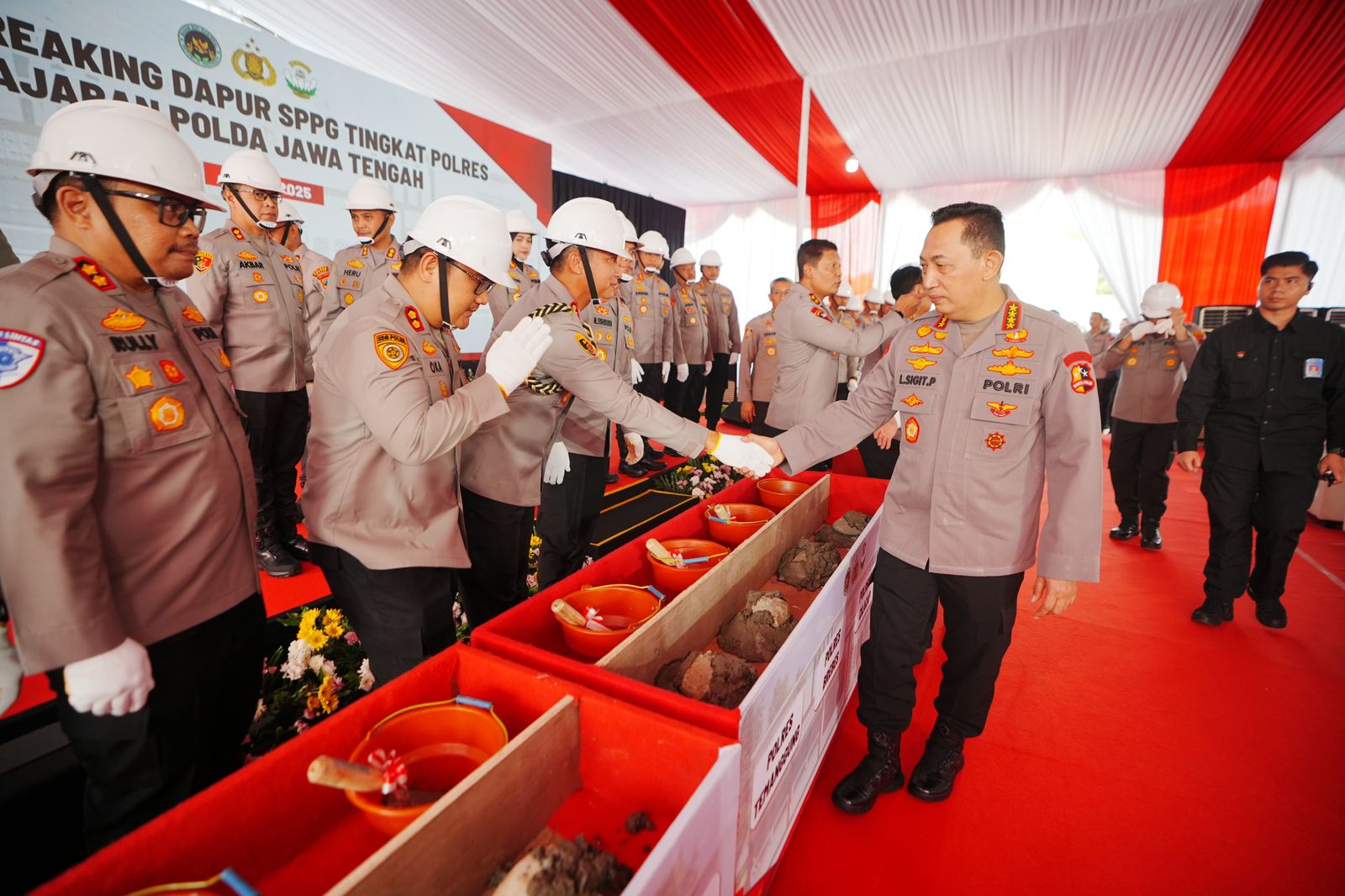 Kapolri Listyo Sigit Prabowo saat groundbreaking SPPG di Jateng. (Mabes Polri)