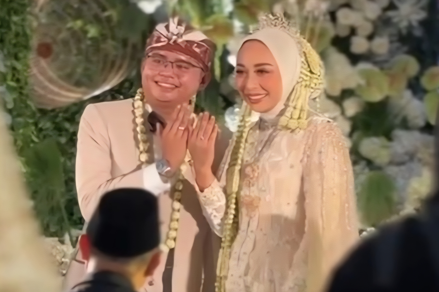 Maula Akbar Mulyadi Putra resmi menikah dengan Wakil Bupati Garut Puutri Karlina di Pendopo Kabupaten Garut, Rabu (16/7/2025). (Instagram @putri.karlina14)