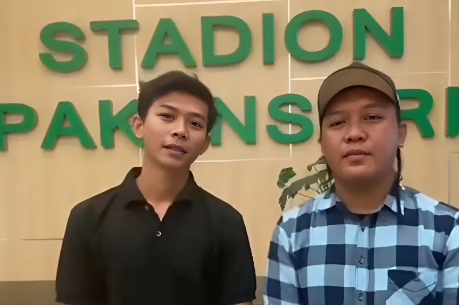 Konten kreator @bemskuy (kiri) memberikan klarifikasi sekaligus permohonan maaf atas konten hoaks yang dia buat terkait aksi mesum disekitar stadion Pakansari. (Instagram @lapor_pakbupati)