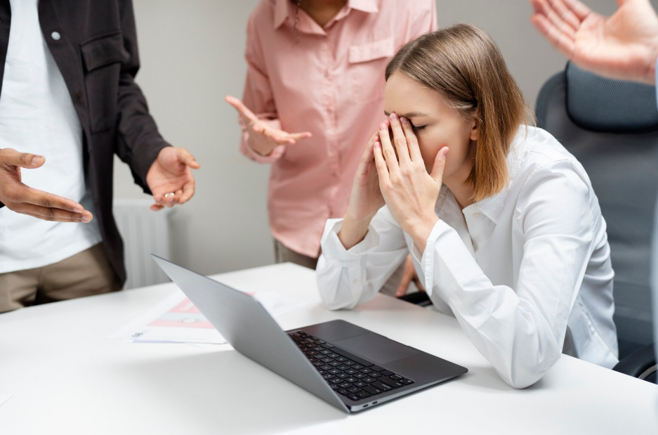 Ilustrasi lingkungan kerja toksik (Dok. Freepik)