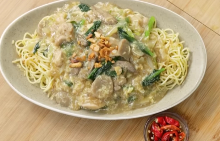 Resep mie siram ayam (Dok. YouTube Devina Hermawan)