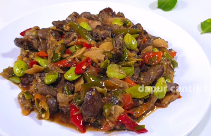 Resep oseng pete jantung ayam (Dok. YouTube Dapur Cantik Channel)