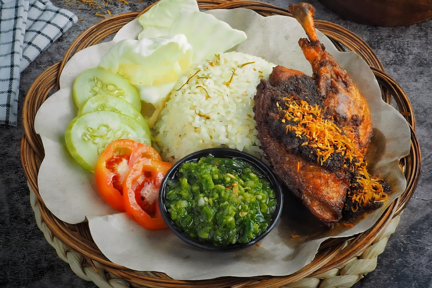 Tampilan seporsi bebek goreng di Restoran Bebek Tresno Kota Bogor. (Google Maps)