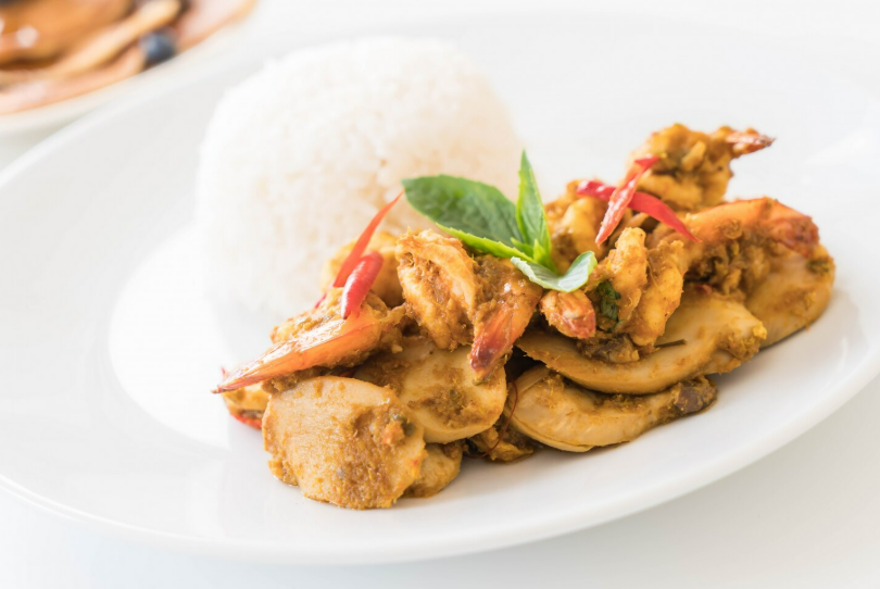 Ilustrasi cara membuat ayam goreng kari (Dok. Freepik)