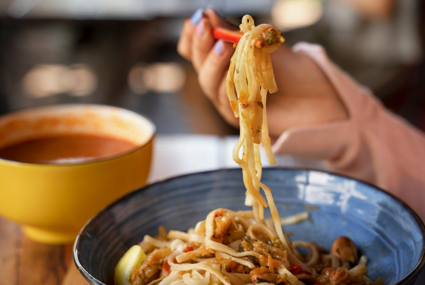 Ilustrasi cara membuat bakmi goreng (Dok. Freepik)