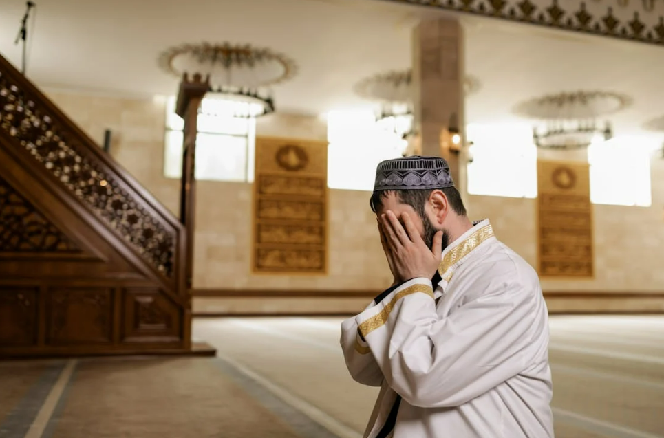 Ilustrasi jadwal sholat (Dok. Freepik)