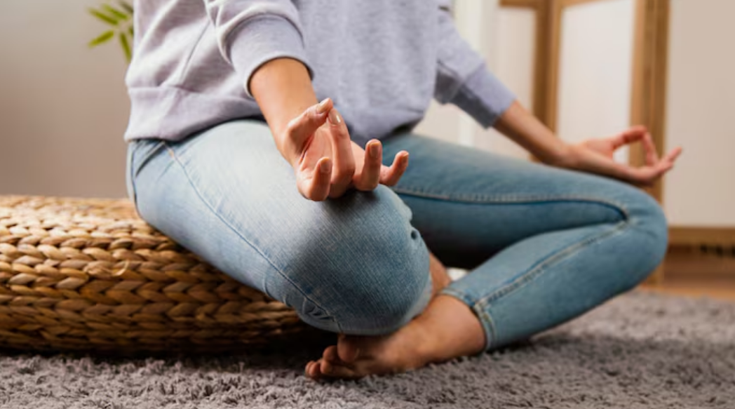 Ilustrasi teknik mindfulness saat puasa (Dok. Freepik)